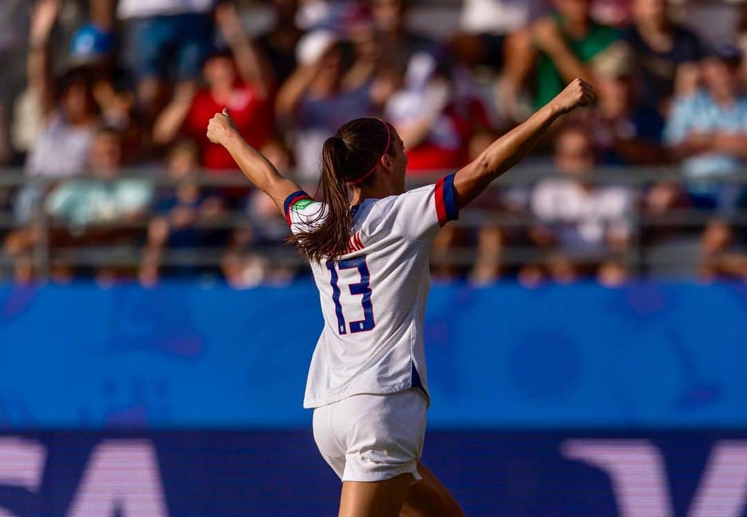 アレックス・モーガンさんのインスタグラム写真 - (アレックス・モーガンInstagram)「Today is what dreams are made of. Another day to represent the crest on the biggest stage! ⠀⠀⠀⠀⠀⠀⠀⠀⠀ #AM13」6月28日 22時45分 - alexmorgan13