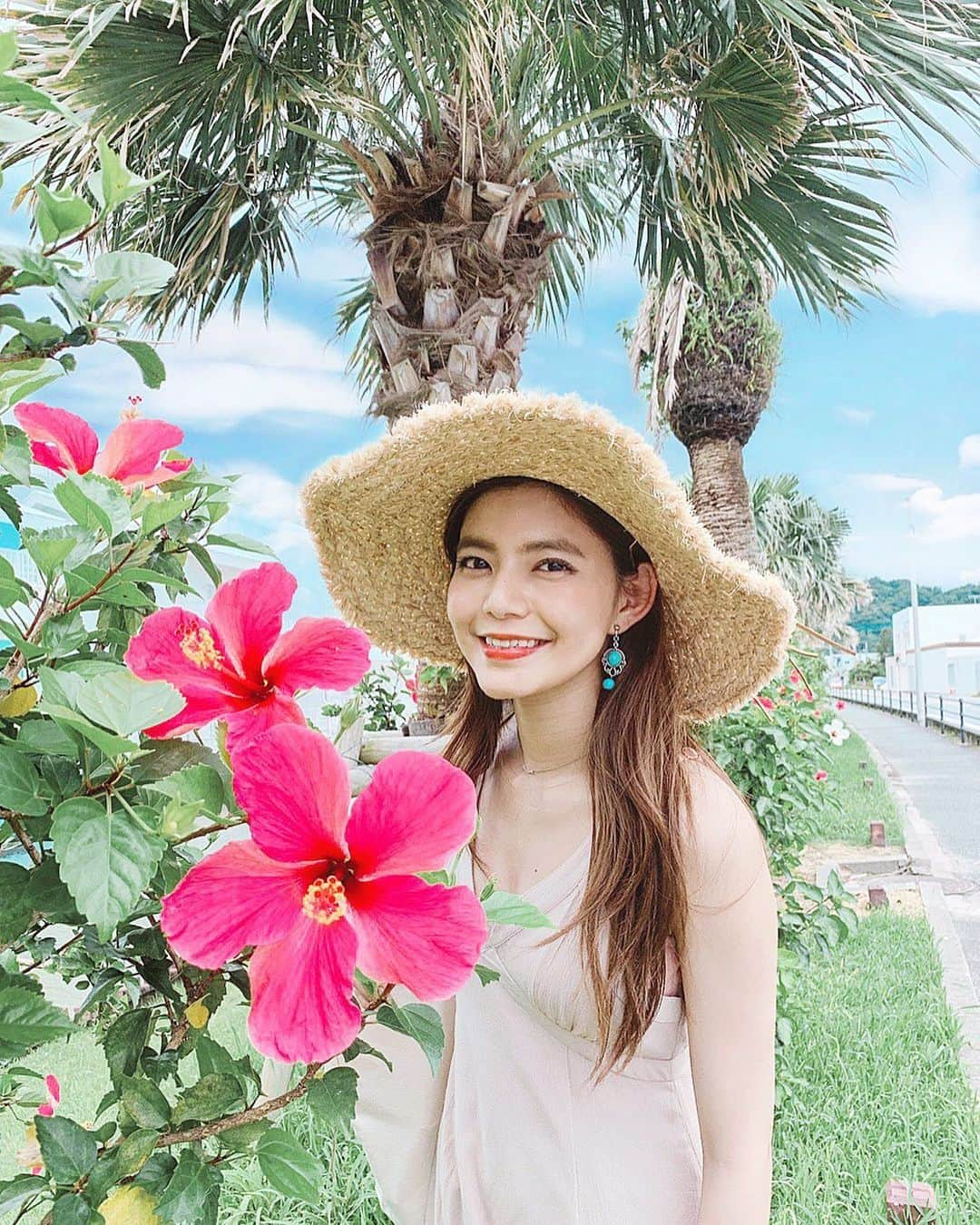 畑有里紗さんのインスタグラム写真 - (畑有里紗Instagram)「ハイビスカス🌺いっぱいでした!!. 沖縄くると毎度ハイビスカスと写真撮りたくなる😋 . #沖縄旅行#女子旅#夏#海開き#海#ビーチ#海好き #okinawatrip#ariitrip#okinawa#水着#国頭村」6月28日 22時44分 - arii_m36