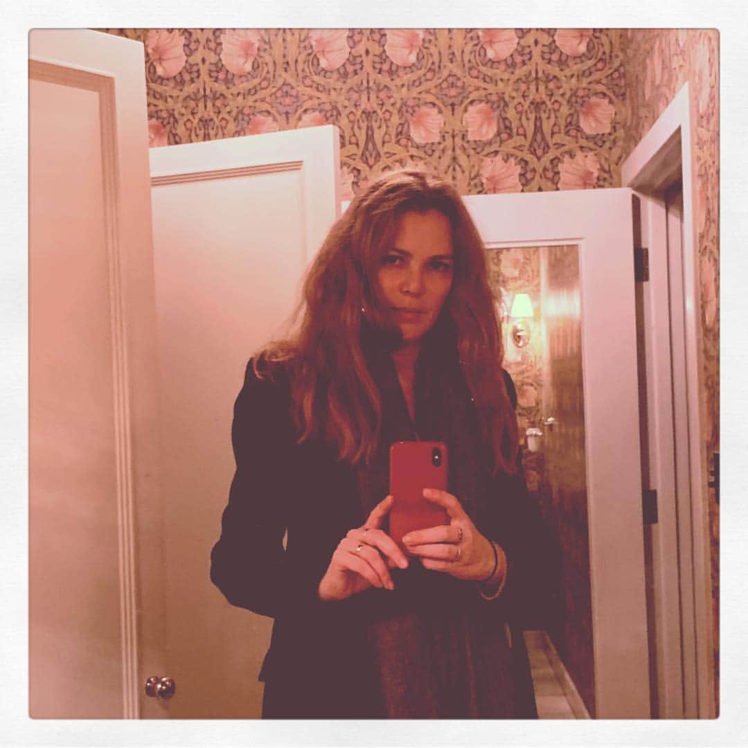 ジャシンダ・バレットのインスタグラム：「The wallpaper was different back then and the stall doors swung at half mast, so that one could chat to strangers while urinating. I remember the nights in here stealing kisses in stark light or pressing forehead to wall as wine filed away inhibition. I was so young. Not yet settled into all the ways and words that became and become me....fumbling, tumbling with too much speech and too much resistance. Outside, on the smoke stinking velvet couch I had meetings about scripts and met faces I’d only seen on film. Upstairs, were parties after premieres with a  heart attack and Britney Spears in one room...one night..... but here, this place.....This two stall saloon rubbing walls with the kitchen was oh so safe,  I could have spent the night in here in the quiet of #possibility #twenties #night #trouble #losangeles」