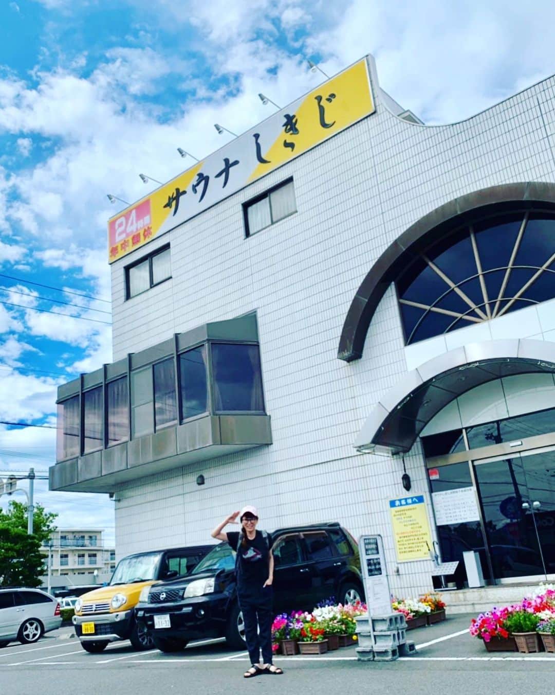 鈴木砂羽さんのインスタグラム写真 - (鈴木砂羽Instagram)「静岡プチ旅🚙💨 憧れのサウナー聖地 「しきじ」に始まり 三保の松原（富士山はお隠れあそばしておりました、、、😹🗻😵） 青葉横丁で絶品黒はんぺんのフライと 静岡おでん🍢  あーーー、リフレッシュしたーーーー♨️ #静岡市 #しきじ #サウナー #三保の松原 #青葉横丁 #三河屋 #黒はんぺん フライ🐟 #静岡おでん  ワタシはハードサウナーよ❤️」6月28日 22時52分 - bombon_sawa