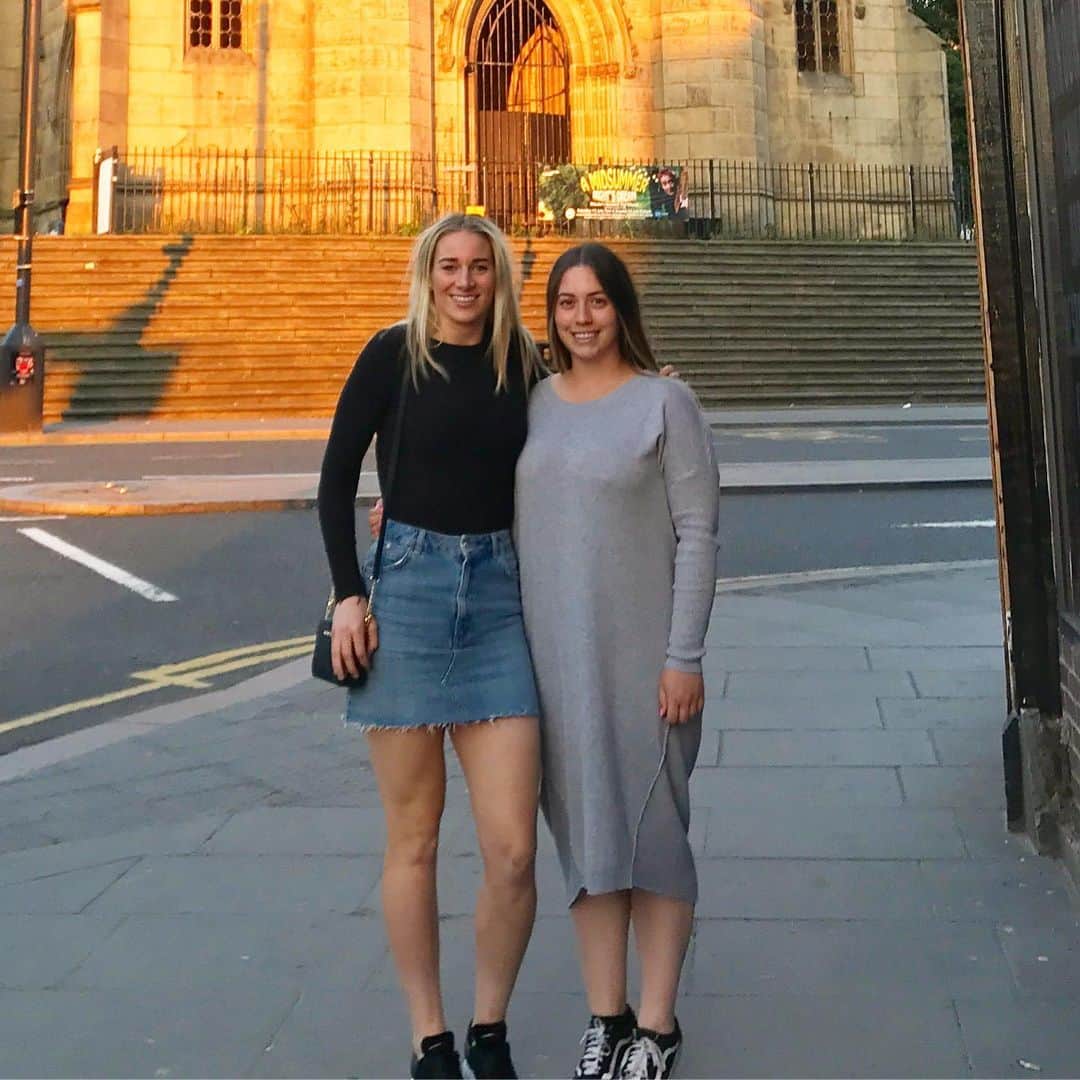 ジェンマ・ボナーのインスタグラム：「One of the best things about sport is that it provides a platform to always meet new people along your journey ... the sad thing is when you have to say goodbye for another destination! ⠀⠀⠀⠀⠀⠀⠀⠀⠀ I am so thankful to have made such a special friendship with this beautiful family who have always looked after and supported me like their own. I am going to miss you all so much but can’t wait for a reunion in Sydney ❤️」