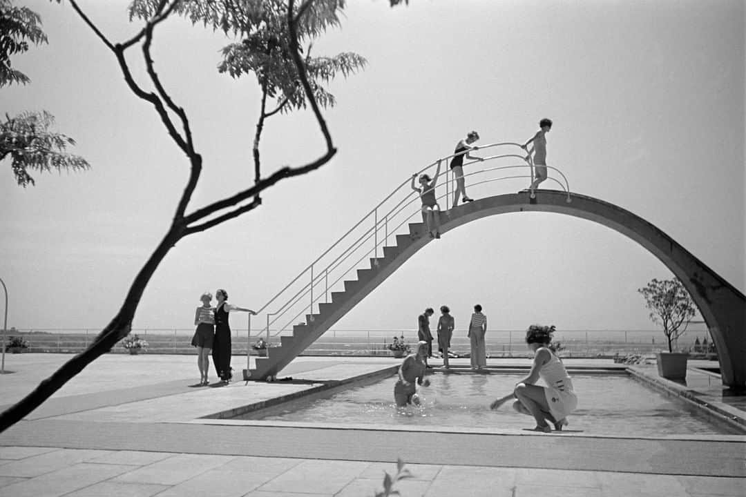 ライカさんのインスタグラム写真 - (ライカInstagram)「Starting in the 1920s, Dr. Paul Wolff and Alfred Tritschler, photographed a wealth of significant events and developments of their time. As such, a new exhibition and photobook of their work, compiled by Hans-Michael Koetzle, represents a time capsule of documentary images, which also played a huge role in defining the Leica look. With the exhibition on show at the inauguration of the new Ernst Leitz Museum in Wetzlar we spoke with Han-Michal Koetzle about this fascinating project. (Link in bio)  #LeicaCamera #Leica #🔴📷 #Leicagram #LeicaBlog #TheLeicaLook #Leica_World #Leica_Club #LeicaSociety #LeicaPhoto #bnw_world #bnw_street #streetphotography #documentaryphotography #vintagephotography #ErnstLeitzMuseum #LeitzPark #MadeinWetzlar」6月28日 23時00分 - leica_camera