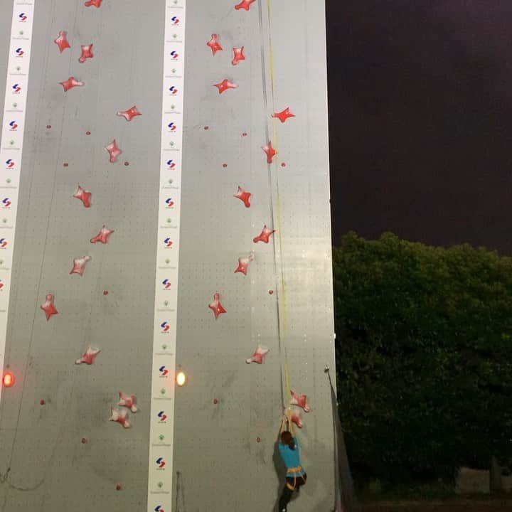 ホン・イン・リーのインスタグラム：「雷雨一來，練速度賽要看天了。 謝謝一起練習的夥伴們❤️ @aneaneane0314 @pay_san  #speedclimbing」