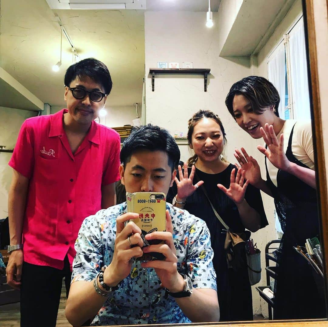 ゆうへいさんのインスタグラム写真 - (ゆうへいInstagram)「昨日も我々は中崎町のオシャレ美容室『ルプティプランス』様でお綺麗に麗しくしていただきましたわよ。その後はムキムキの木尾とカレーを食べて喫茶店へ。  スパイスカレーって美味しいわよねぇ。  単独ライブお待ちしておりますわよ。  #吉田たち #漫才 #双子」6月28日 23時00分 - tachianija