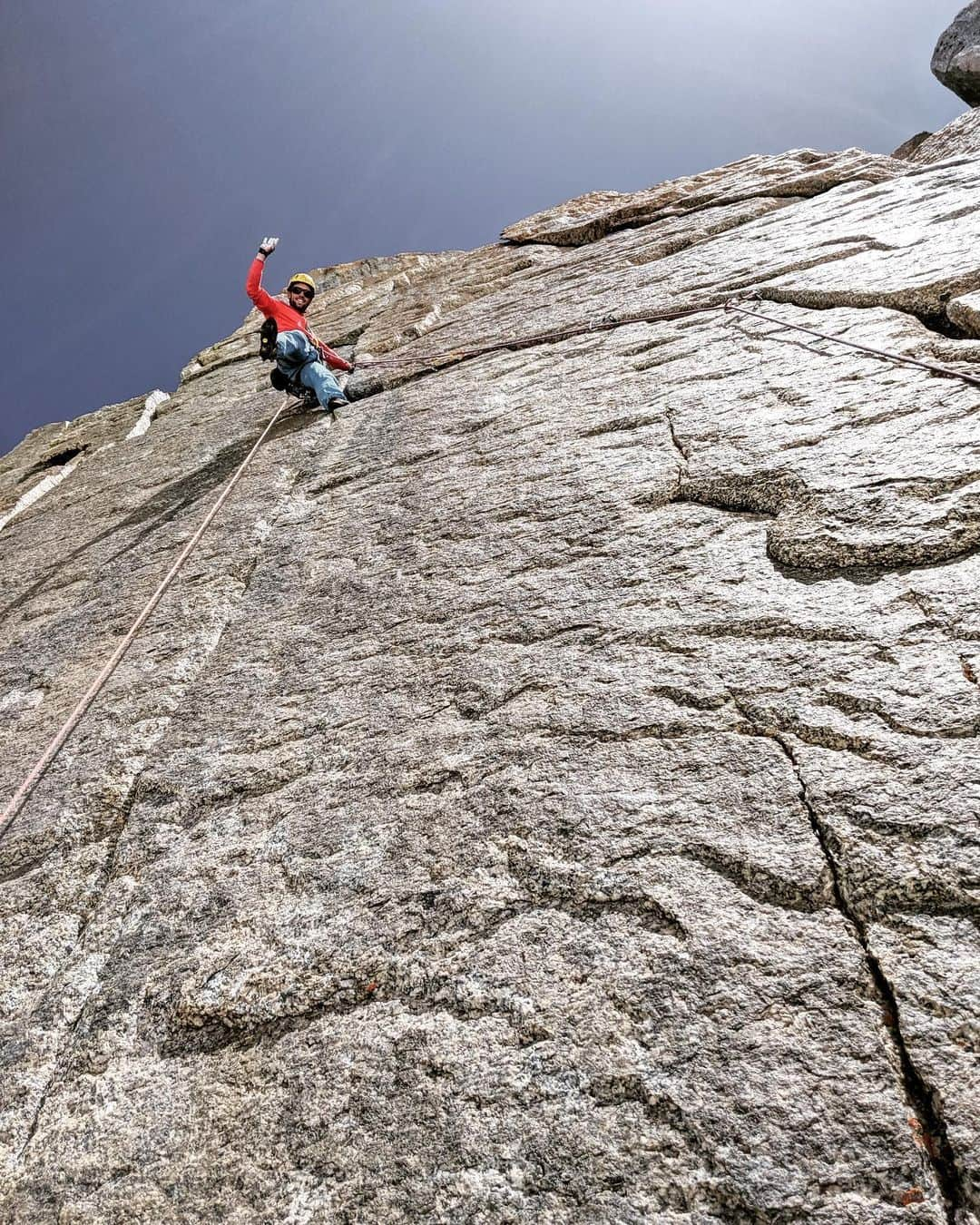 ミレーさんのインスタグラム写真 - (ミレーInstagram)「Altitude is probably the best remedy to face this heat! @dam_tomasi knows it and went for some nice routes on the Aiguille du Midi lately. 📷 @colinhaley1  #MilletRiseUp #climbing #escalade #klettern #mountaineering #mountains #leadclimbing #alpinisme #alpinism #alpinismo」6月28日 23時03分 - millet_mountain