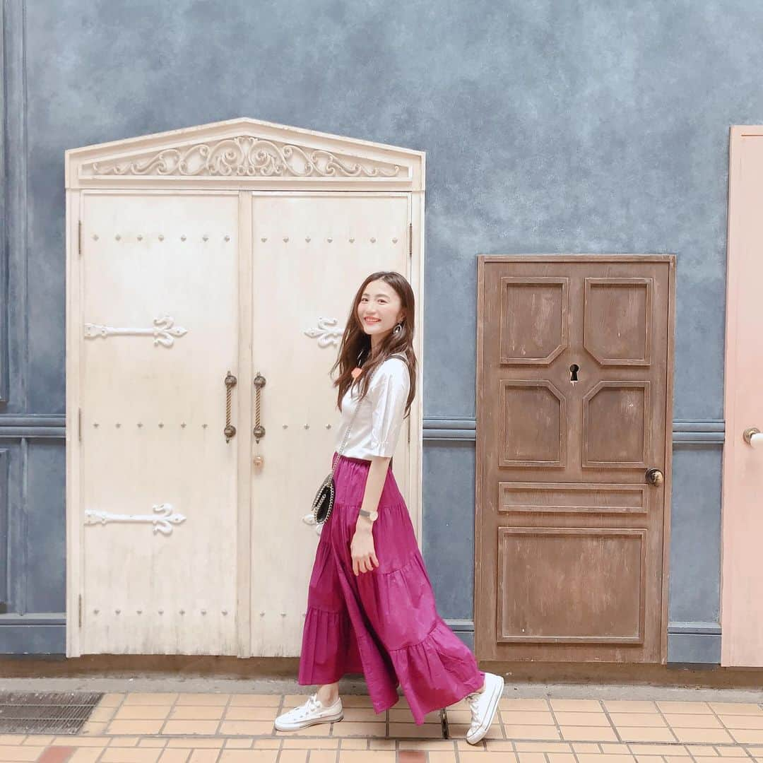 佐藤美央里さんのインスタグラム写真 - (佐藤美央里Instagram)「いつの日かの#お出かけコーデ 💁‍♀️ パープルのスカートは#gu  ロケで衣装が結構いるからプチプラで使えるものはありがたい✨ ⁑ 今週の#並モリ 放送は、先日訪れた大須商店街編♫ 華井二等兵(@871nitouhei )さんと大須商店街のホットなお店へ🚶‍♀️ ⁑ ◎ロールアイス専門店#ローリーズ は、インスタ映え間違いなしのロールアイスが可愛すぎた💕 ◎古着屋さん#パナマボーイ の品数の多さにびっくり！リメイク品もあって、人と被らない服が欲しい人はオススメ✨ ◎名古屋名物を丼でいただける#まかまかナゴ丼専門店 は女子には丁度いいサイズで、種類が選べるのも嬉しい♫ ⁑ 5枚目の華井さん、突っ込みどころが満載😂😂😂笑 #大須商店街 #ファッション #グルメ #ロールアイス #古着屋 #パナマボーイ名古屋 #なごやめし #コーディネート #プチプラ #スターキャット #お出かけ情報バラエティ #毎週金曜夜７時」6月28日 23時22分 - miori_sato14