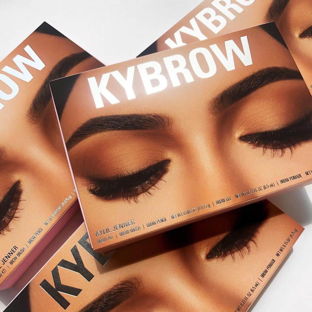 Kylie Cosmeticsさんのインスタグラム写真 - (Kylie CosmeticsInstagram)「KYBROW 😍 2 hours until the full brow collection is back in stock 💖 9am pst on KylieCosmetics.com」6月28日 23時06分 - kyliecosmetics