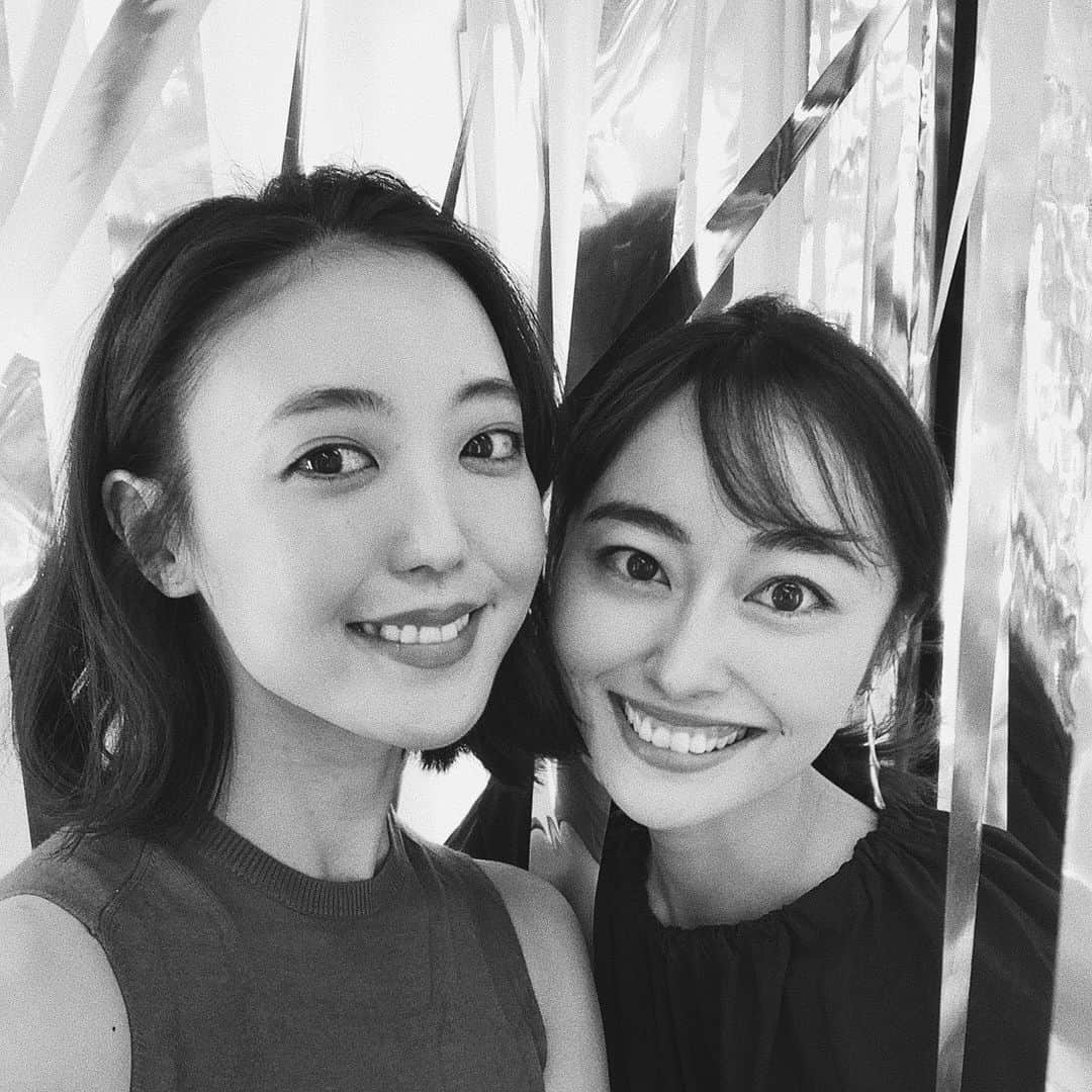 小祝麻里亜さんのインスタグラム写真 - (小祝麻里亜Instagram)「【CALATAS WHILEAR  reception party】 ． 数日前に遡りますが…シャンプーで人気のCALATASから新たに発売されるボディクリームを試してきたよ〜！ ． 会場はスタイリッシュな空間で、ケータリングも白で統一されていて♡ でも無難にポップコーンを頂きました☺️🍿笑 ． ． ボディークリームは皮膚組織の再生を促したり、肌そのものの活性化を期待できる ヒト幹細胞培養液が配合されたもの。 ． お風呂上がり、顔はスキンケアを丁寧にするけど、ボディはついつい疎かになるから、こちらをアウドバスでしっかり使おうと思ってます👌✨✨ ． ． 3つの香りは どれもよくって、迷った挙句に せっけんの香りが素敵なRAPOS SAVONにしました💘 ． ． ＿＿＿＿＿＿＿＿＿＿＿ ㅤㅤㅤㅤㅤㅤㅤㅤㅤㅤㅤㅤㅤㅤㅤㅤㅤ#calataswhilear #bodycream #바디크림 #뷰티스타그램 #뷰덕 #불금 #ボディークリーム #カラタス #新発売  thx @naochinkun」6月28日 23時10分 - maria_koiwai