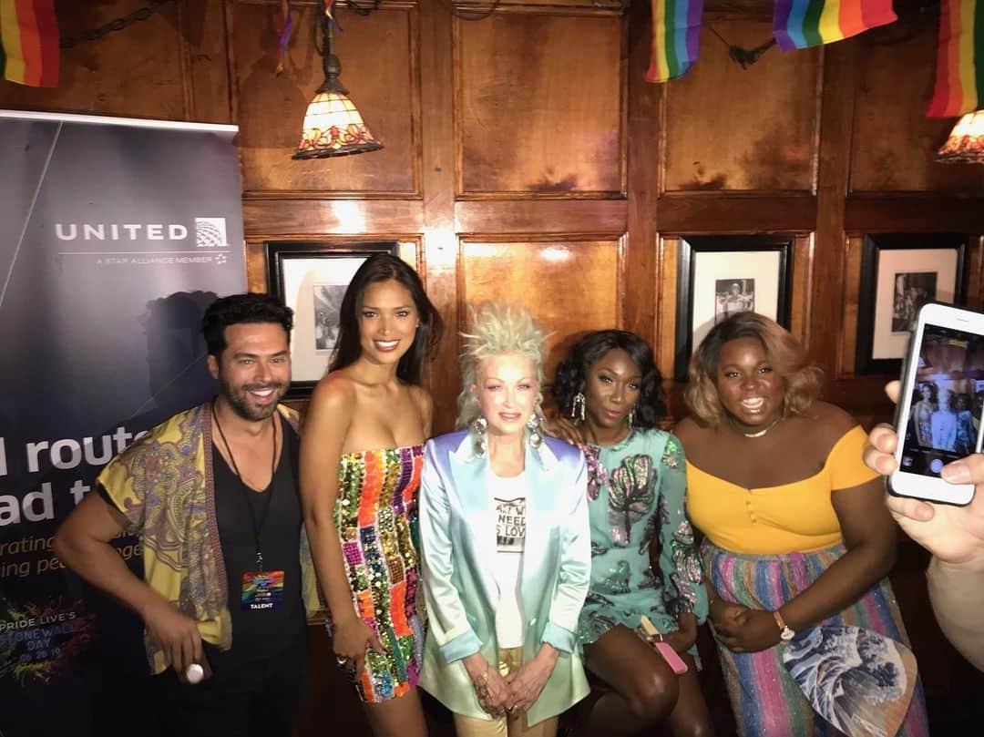 シンディ・ローパーさんのインスタグラム写真 - (シンディ・ローパーInstagram)「One more from this morning. #Pride #stonewall50 #nycpride2019 Photo: @mmccoy33」6月29日 4時37分 - cyndilauper