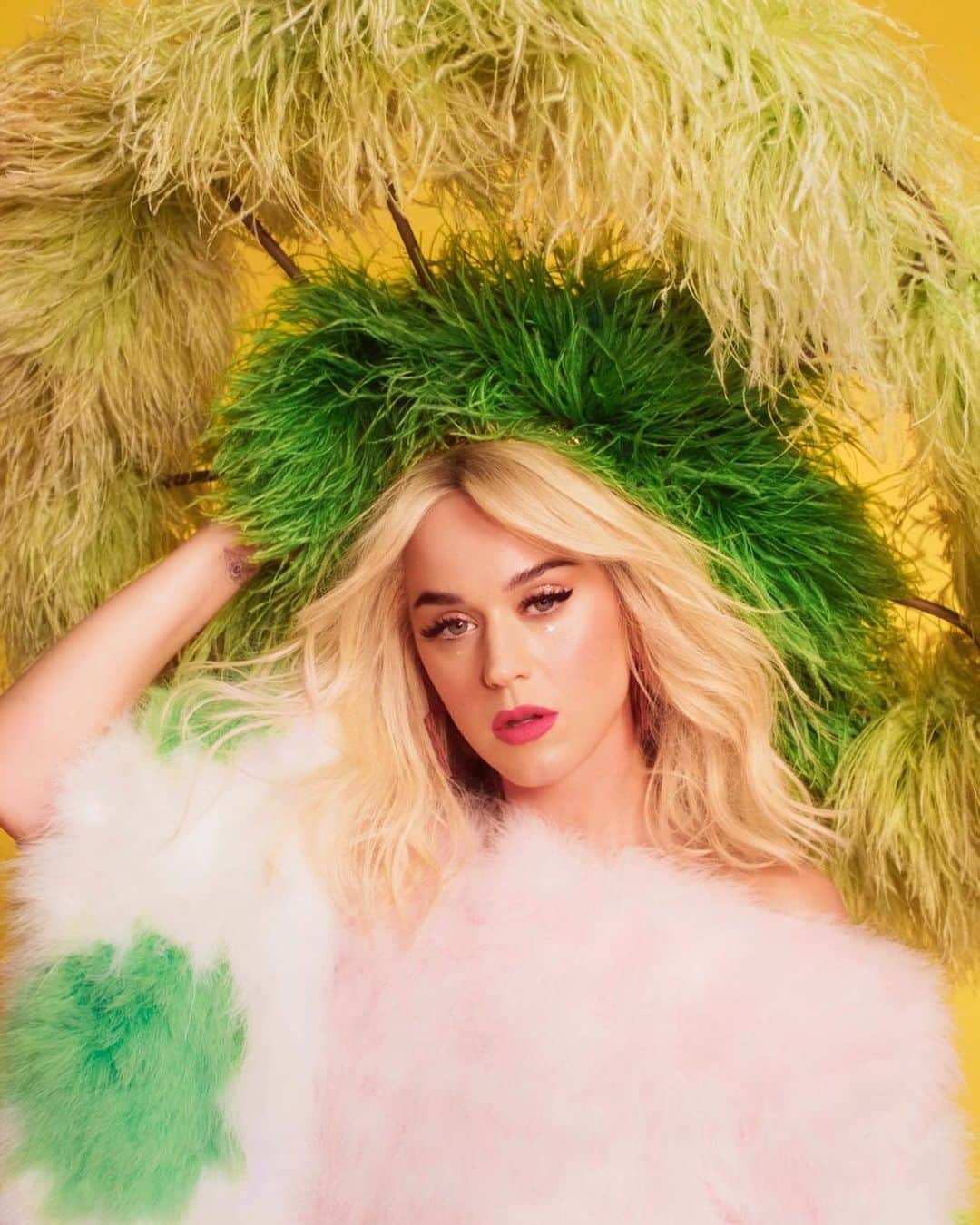 ケイティ・ペリーさんのインスタグラム写真 - (ケイティ・ペリーInstagram)「ICYMI, the #NeverReallyOver vertical video (different than the actual music video) is now available for your viewing pleasure at the link in bio 🧡」6月29日 4時39分 - katyperry