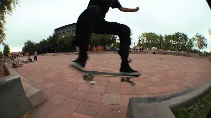 オルタモントのインスタグラム：「@ryan_lay w/ the wizardry for @welcomeskateboards ‘Seance’ vid 🔮 // 📹: @ericdanescu // #CFADC」
