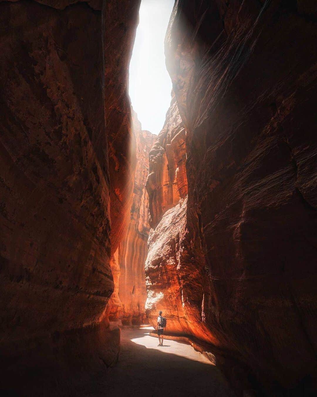 BEAUTIFUL DESTINATIONSさんのインスタグラム写真 - (BEAUTIFUL DESTINATIONSInstagram)「"The slot canyon leading into the ancient city of Petra... did not expect this 😍" (📷: @markharrison4 📍: #Petra, Jordan)」6月28日 23時13分 - beautifuldestinations