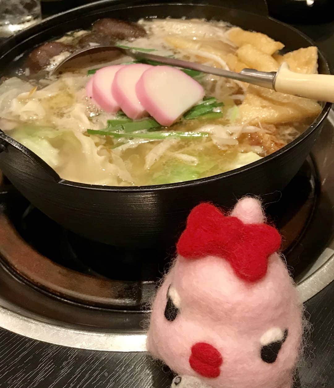 南日本新聞フェリアさんのインスタグラム写真 - (南日本新聞フェリアInstagram)「平之町にある#天手古舞 さんで#ちゃんこ鍋 をいただきましたわ🍚1人前の鍋は力士サイズ✨数人でシェアしていただきました🍙ごっつぁんですわ‼️ #鹿児島グルメ #ふーちゃん #ぬい撮り #南日本新聞 #勝手に鹿児島大使 #instadaily #felia #kagoshima」6月28日 23時14分 - felia_insta