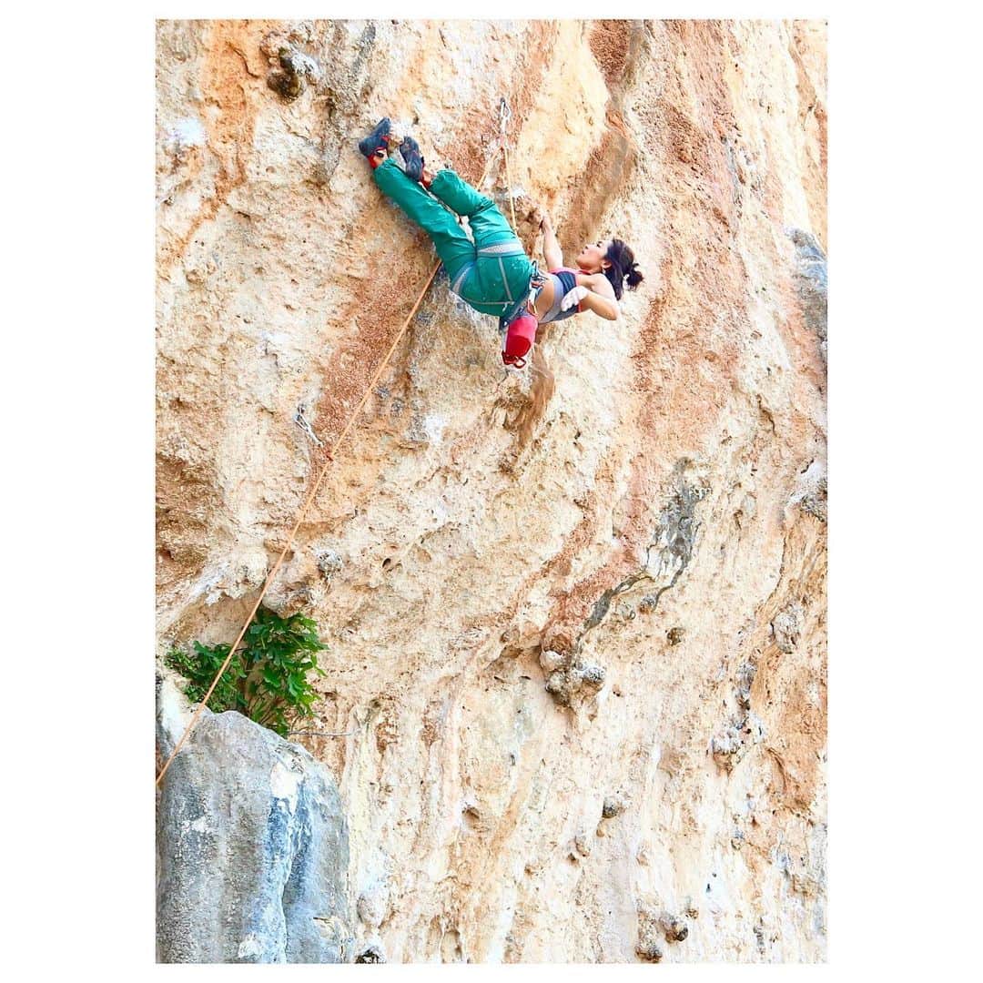 小林由佳のインスタグラム：「I am able to chilling like a lay down at the couch. even when I trying onsigh 8A😴  sometime more comfortable that feet are same as high with my head🙃🙂  @mammut_japan  @unparallelup」