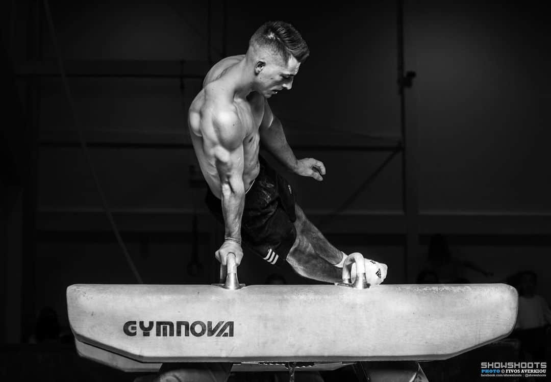 マックス・ウィットロックのインスタグラム：「“You can’t put a limit on anything. The more you dream, the farther you get.” – Michael Phelps - @m_phelps00 📷 - @showshoots . #gymnast #gymnastics #bodyweightworkout #fitness #fitnessmotivation #motivation #michaelphelps #phelps」