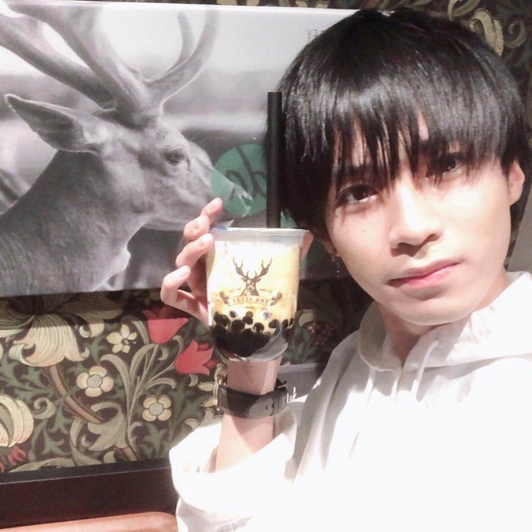 大谷悠哉さんのインスタグラム写真 - (大谷悠哉Instagram)「にゃん。  ジアレイ 飲めた🥺  #tiktok #tiktokjapan #followｍe #love  #loveyourself #instaguam  #fashion #Love #instagood 	#followme #selfie #instadaily 	#instalike  #日本 #JAPAN #photooftheday #tbt #follow #fun #ハイファイヴ #ハイファイ #HiFive #おしゃれさんと繋がりたい #東京 #神宮 #渋谷  #ファッション #fashion」6月28日 23時15分 - s_410yuya