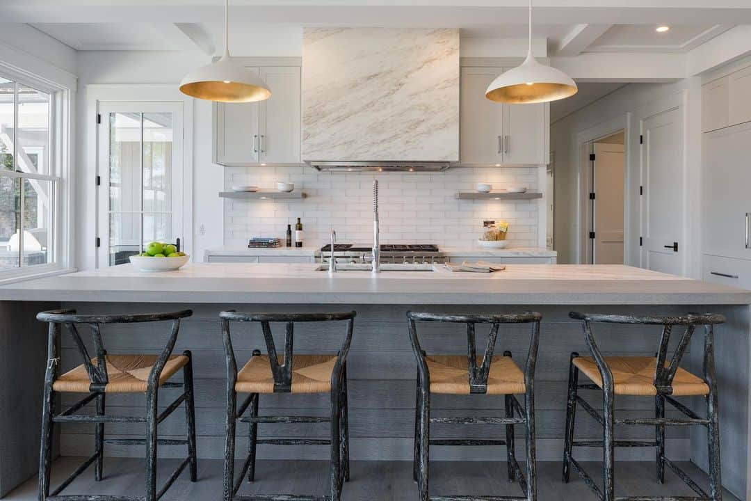 HGTVさんのインスタグラム写真 - (HGTVInstagram)「Let’s go chasing waterfall kitchen islands. Help us crown the king of all kitchens by voting for your favorite space in the HGTV Ultimate House Hunt at the link in our bio. . . . #kitchendesign #interiordesign #makeover #realestate #househunters」6月28日 23時28分 - hgtv
