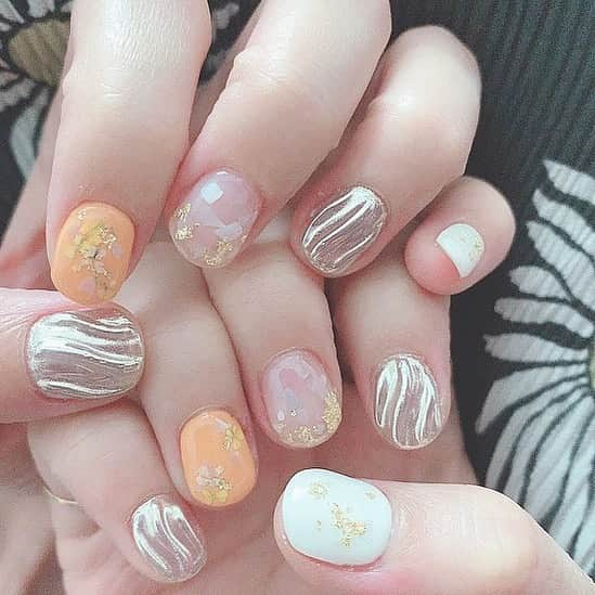 宮崎由加さんのインスタグラム写真 - (宮崎由加Instagram)「new nail💗💗💗 . 波々してるのがやりたくてお願いしました！ . なかやまちえこさん今回もありがとうございました🌈🧡 . #なかやまちえこ  #宮崎由加  #ネイル  #nail  #クリアネイル」6月28日 23時35分 - yuka_miyazaki.official