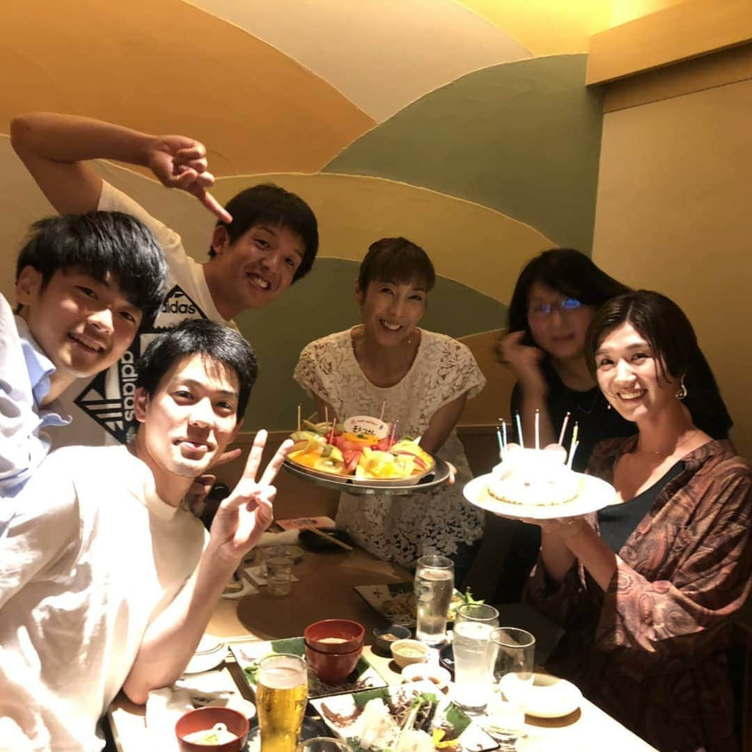 大林素子さんのインスタグラム写真 - (大林素子Instagram)「メグ・栗原恵さん お疲れ様会 私のお誕生日 月刊バレーボールの古川さんと FC東京の、長友、手原、迫田選手ら ありがとうございました いつも、感謝♥️」6月28日 23時47分 - m.oobayashi