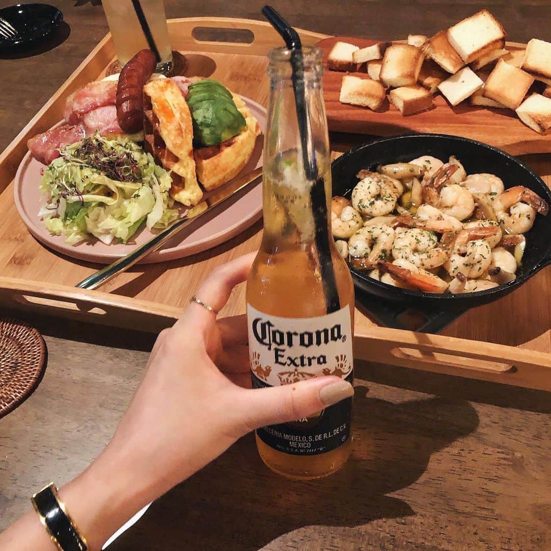 Choi Somiさんのインスタグラム写真 - (Choi SomiInstagram)「⠀⠀⠀⠀⠀ #소미언니맛집  시에스타 너무 내 스타일🖤 엊그제 왔었는데 오늘 또 와버려」6月28日 23時43分 - cxxsomi