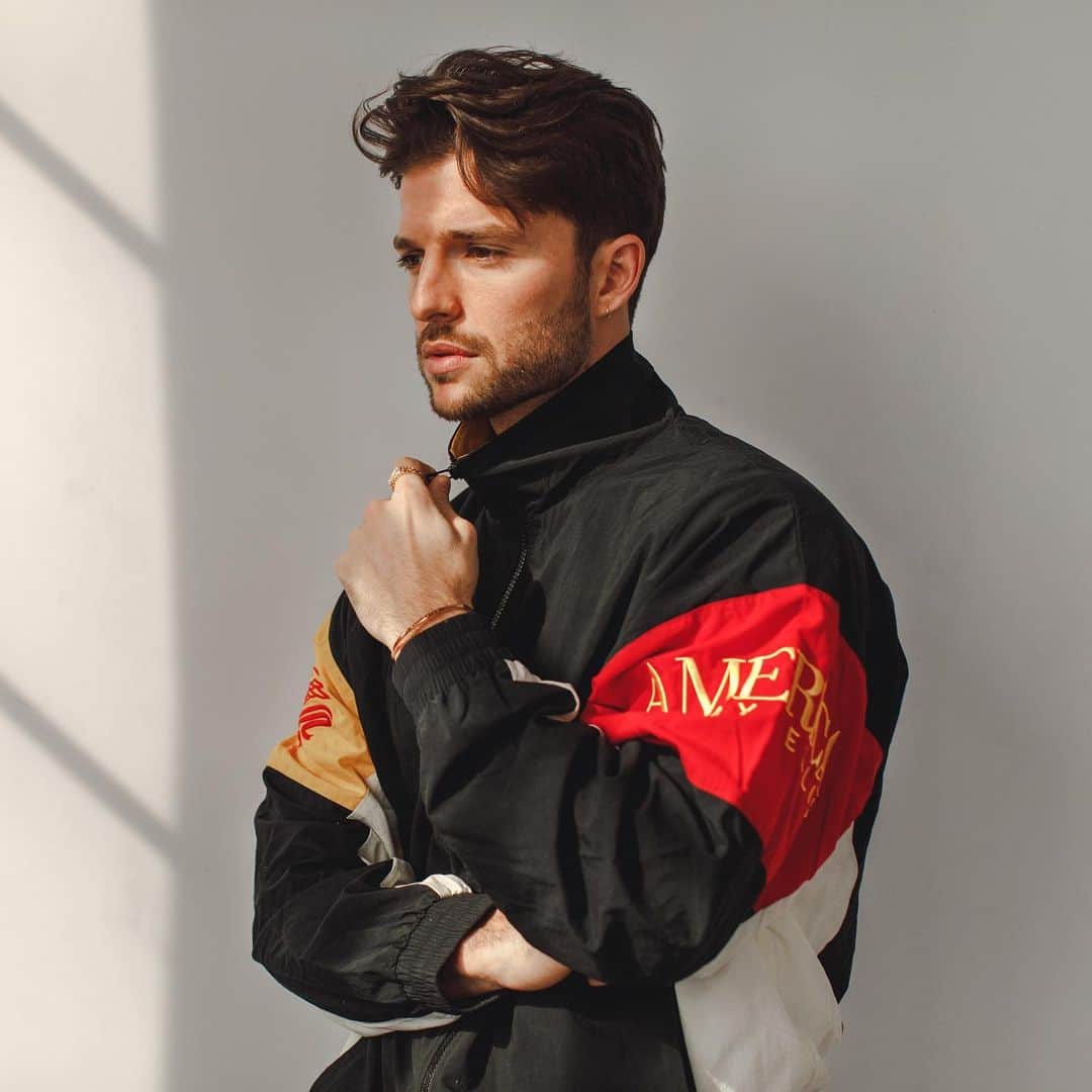 ペリーエリスのインスタグラム：「Step out in something bold. @danieldexterjr wearing the Colorblock Track Jacket from the #PerryEllisAmerica collection. 📷 @starky_photography」