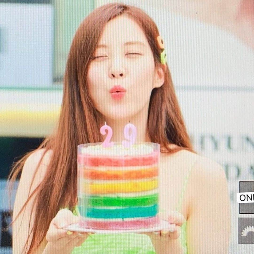 ソヒョンさんのインスタグラム写真 - (ソヒョンInstagram)「오늘 제 생일을 축하 해주신 모~~~든 분들께 진심으로 감사해요😘 여러분 덕분에 오늘 저의 하루는 정말 특별하고 행복한 생일이었어요!! LOVE YOU ALL💖 2019.06.28 -행복했던 여름날🌿」6月28日 23時47分 - seojuhyun_s