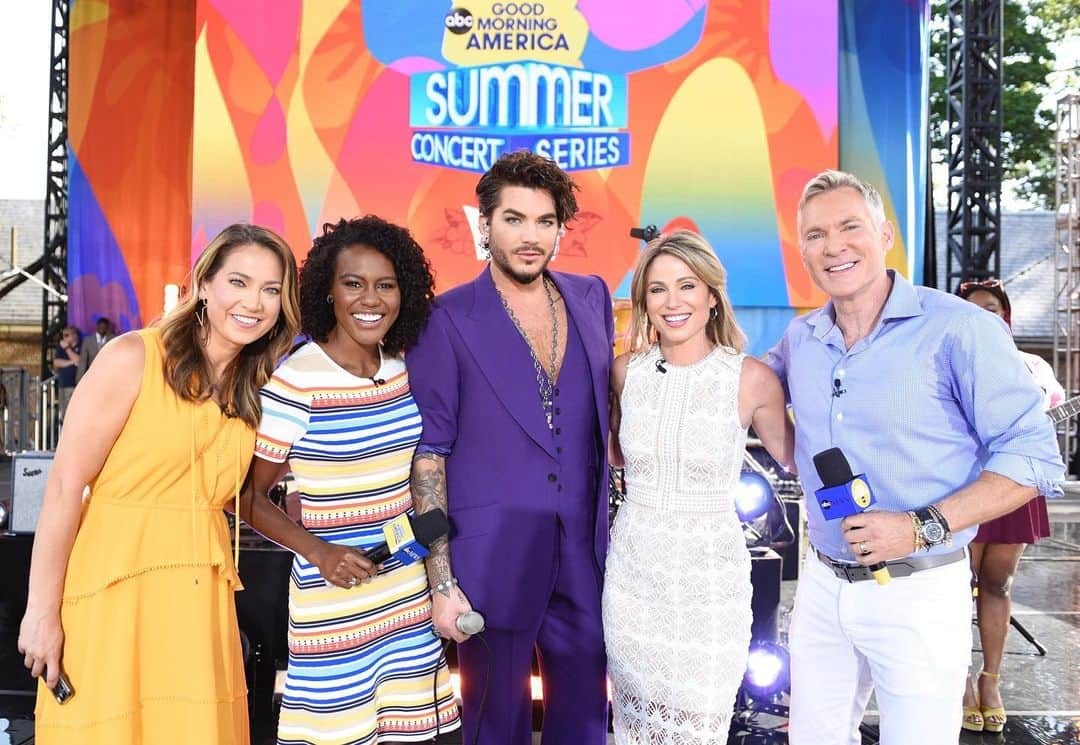 Good Morning Americaさんのインスタグラム写真 - (Good Morning AmericaInstagram)「Hi we’re the @goodmorningamerica team and we’re obsessed with @adamlambert 😍 #AdamLambertOnGMA」6月28日 23時52分 - goodmorningamerica