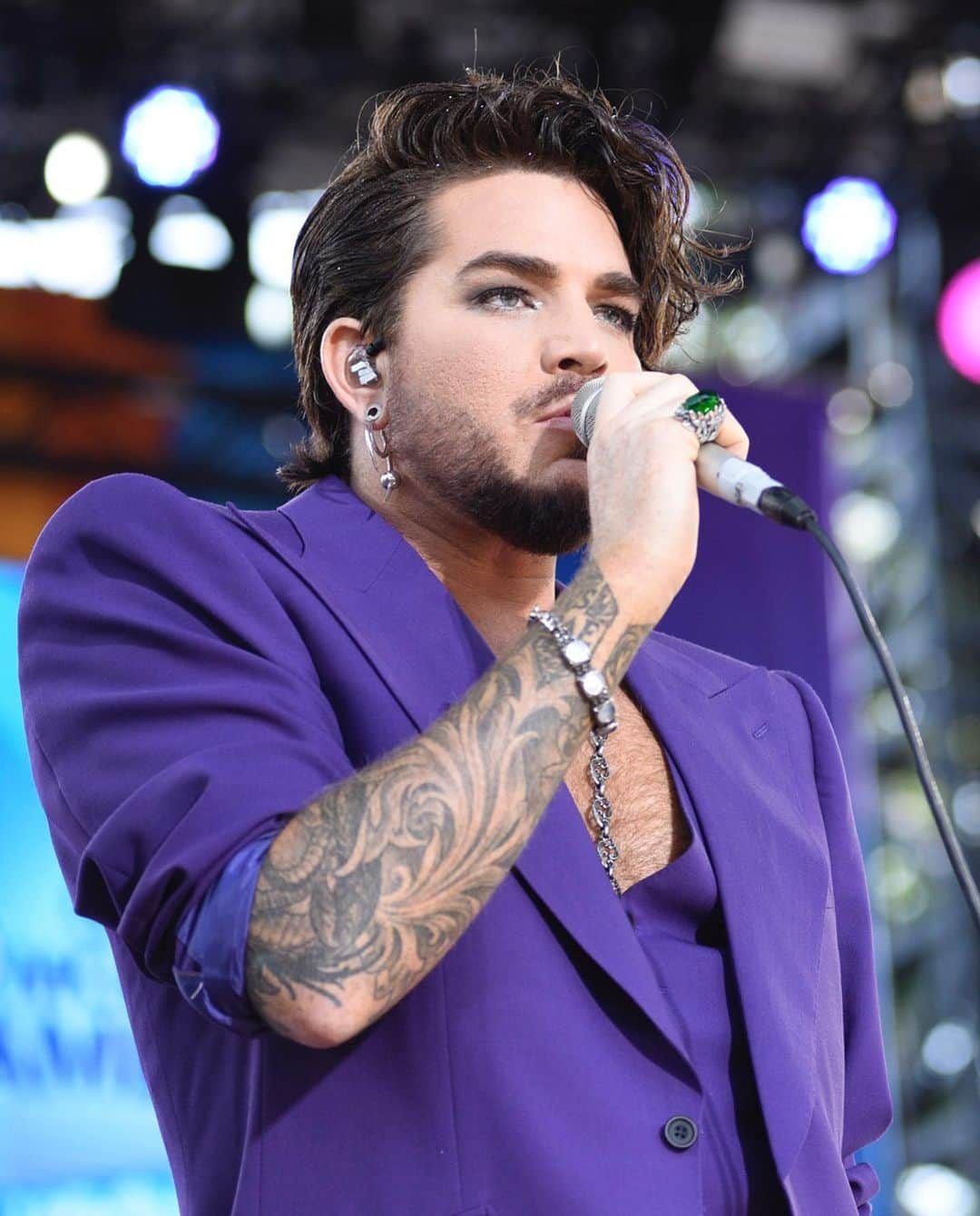 Good Morning Americaさんのインスタグラム写真 - (Good Morning AmericaInstagram)「Will we ever be over this performance? 😍 #AdamLambertOnGMA」6月28日 23時56分 - goodmorningamerica