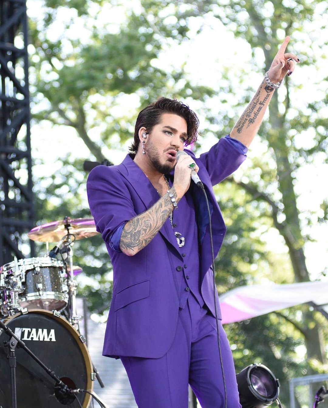 Good Morning Americaさんのインスタグラム写真 - (Good Morning AmericaInstagram)「Will we ever be over this performance? 😍 #AdamLambertOnGMA」6月28日 23時56分 - goodmorningamerica