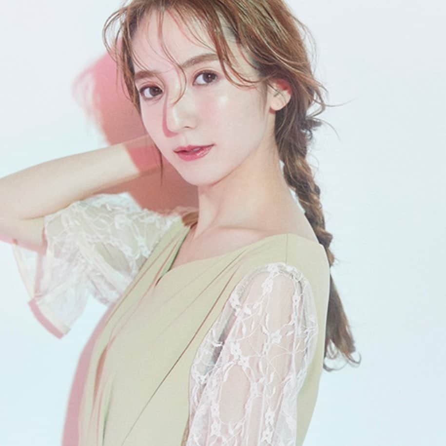 平木愛美のインスタグラム：「goodnight🌜💕 今夜は、ストーリーのQ&A返信ならぬ、この投稿のコメント欄にて、返信タイム！！！ にしようかな♡ 質問やお話などありましたら是非こちらにコメントして下さい💛 洋服やコスメ美容の話、 お仕事トークや恋愛トークなど、なんでも聞きたい〜☺︎💞 皆さまいつもありがとうございます。 #love #talk #friday #平木愛美」