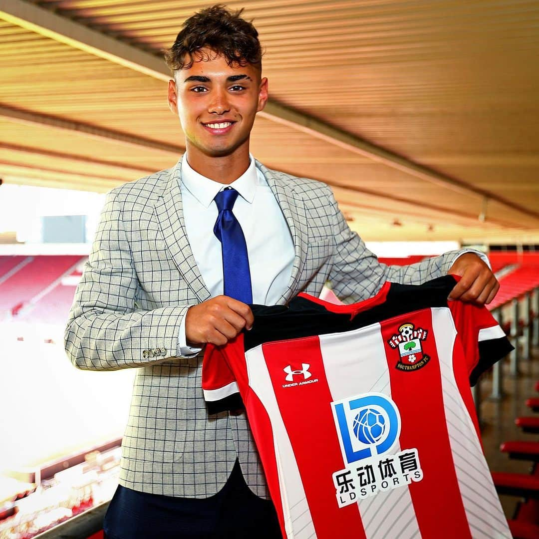 サウサンプトンFCさんのインスタグラム写真 - (サウサンプトンFCInstagram)「Congratulations, Benni Smales-Braithwaite! ❤️ The exciting young forward has  signed his first professional deal with #SaintsFC! 👏👏👏」6月29日 0時02分 - southamptonfc