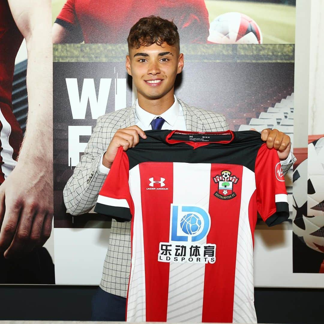 サウサンプトンFCさんのインスタグラム写真 - (サウサンプトンFCInstagram)「Congratulations, Benni Smales-Braithwaite! ❤️ The exciting young forward has  signed his first professional deal with #SaintsFC! 👏👏👏」6月29日 0時02分 - southamptonfc