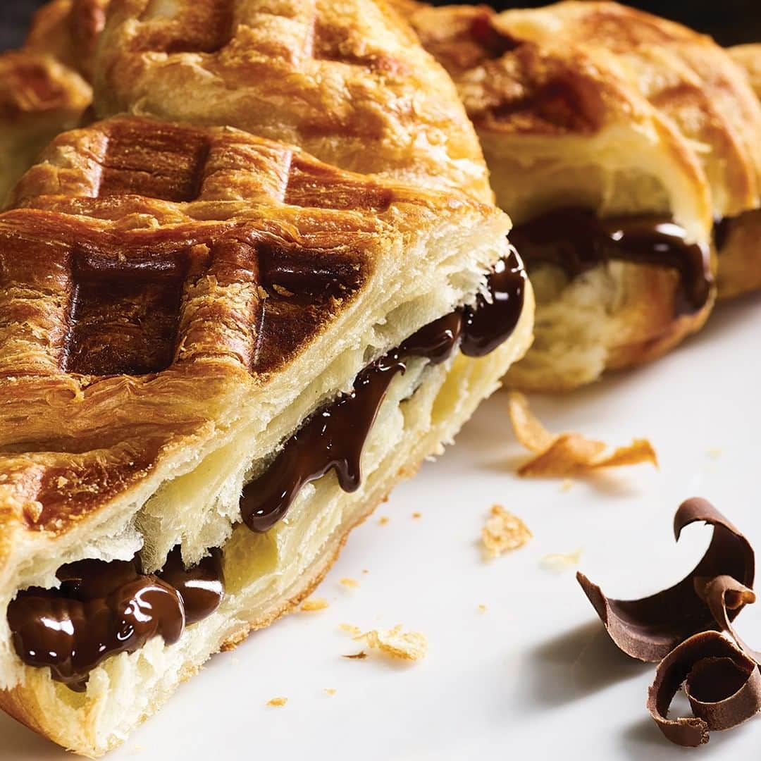 GODIVAさんのインスタグラム写真 - (GODIVAInstagram)「Croissant + Waffle + Chocolate = GODIVA Croiffle™. Can you name a more iconic mashup?🍫🥐🍴」6月29日 0時22分 - godiva