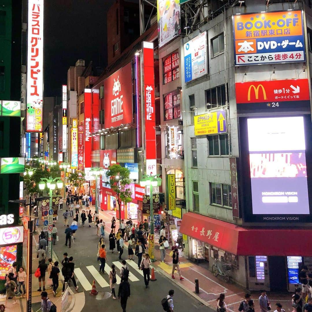 のインスタグラム：「新宿🤩」