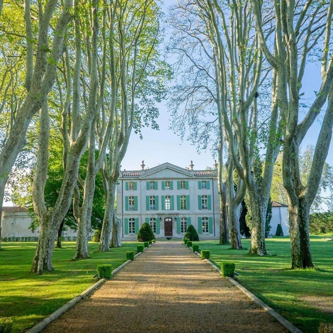 ソフィー・ターナーさんのインスタグラム写真 - (ソフィー・ターナーInstagram)「SWIPE-LEFT to see the venue Sophie & Joe are getting married at. Chàteau de Tourreau ❤️」6月29日 0時19分 - sophieturner