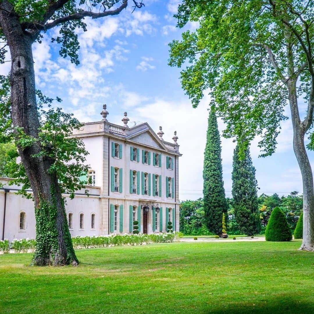 ソフィー・ターナーさんのインスタグラム写真 - (ソフィー・ターナーInstagram)「SWIPE-LEFT to see the venue Sophie & Joe are getting married at. Chàteau de Tourreau ❤️」6月29日 0時19分 - sophieturner