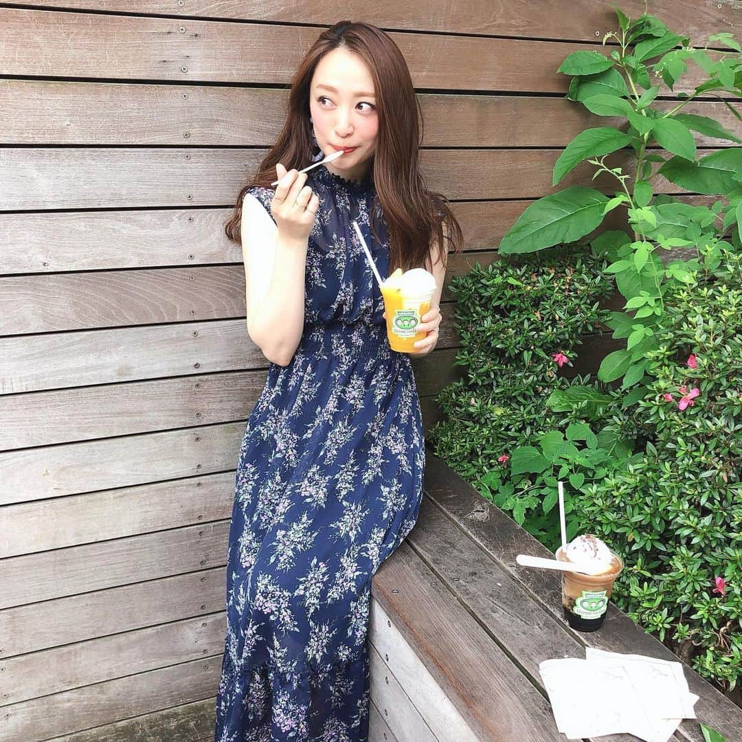 磯部奈央さんのインスタグラム写真 - (磯部奈央Instagram)「デート♡ . ちぃたんと恵比寿ランチしてからの代官山デート😋 暑すぎて、three twins icecream のフロートでクールダウンしたよ🍨 . ここのアイス好きなんだけど、フロートも最高だったな〜😍 わたしはマンゴーフロートで、ちぃたんはコーヒーフロート♡ . また飲みたい〜😋 . . . #icecream #threetwinsicecream #代官山 #フロート #アイス #アイスクリーム」6月29日 0時24分 - nao_isobe729