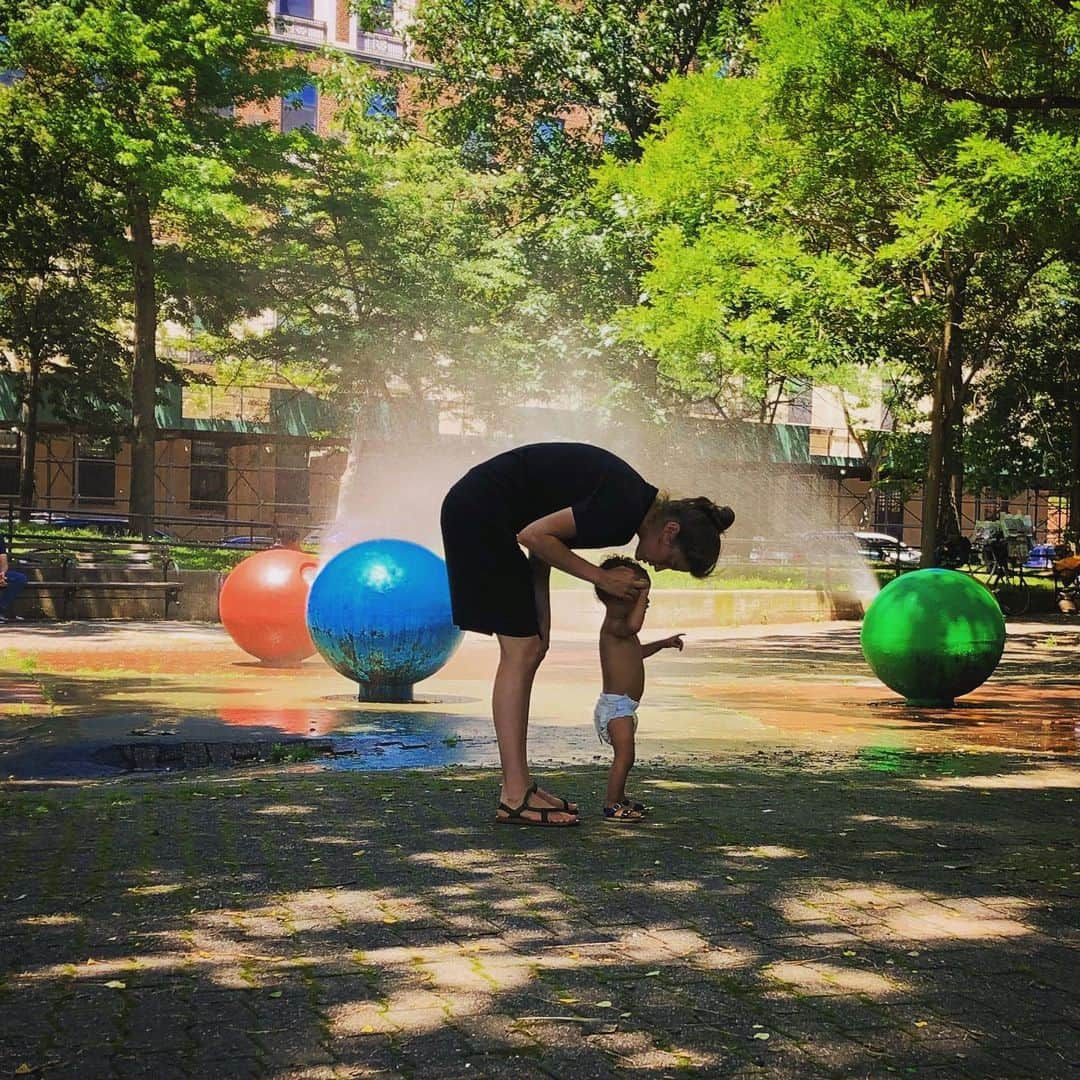 キャメロン・ラッセルさんのインスタグラム写真 - (キャメロン・ラッセルInstagram)「Quickly becoming a New York City fountain connoisseur 💦」6月29日 0時25分 - cameronrussell