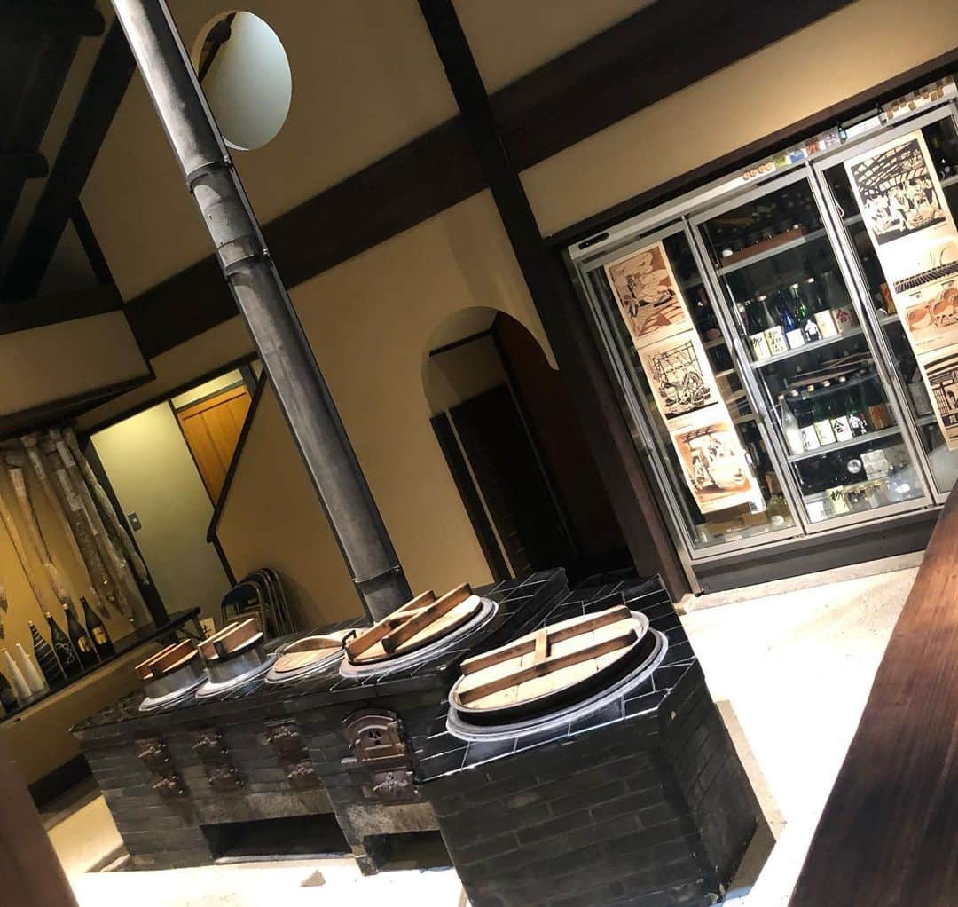 越野矢素子さんのインスタグラム写真 - (越野矢素子Instagram)「日本酒で有名な『月の桂 増田徳兵衛商店』さんへお邪魔して来ました。 歴史を感じる建物、そして社長さんの素晴らしいお話にあっという間に時間が経ってしまいました。 日本酒大好きな私は日本酒ソムリエのお勉強をしたいと強く思うのでした… #日本酒 #日本酒女子 #日本酒好きな人と繋がりたい #月の桂#増田徳兵衛商店」6月29日 0時31分 - loversyaso