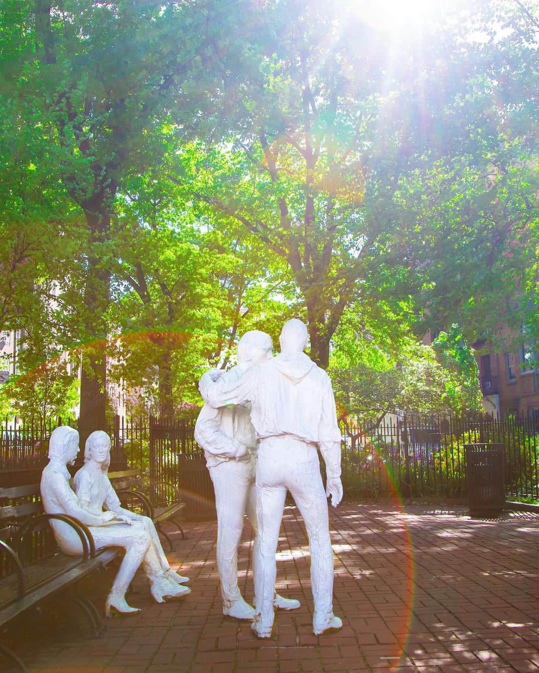 Bloomingdale'sさんのインスタグラム写真 - (Bloomingdale'sInstagram)「Taking time to reflect at the Stonewall National Monument as we celebrate #Stonewall50 and #WorldPride 🌈 . . . . . . . #NYCPride #GayPride #StonewallInn #LoveIsLove #Bloomingdales」6月29日 0時34分 - bloomingdales