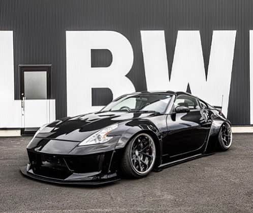 のインスタグラム：「Libertywalk自由に歩く！！！ LBWK  LB★WORKS NISSAN Z33🙂  #nissan#libertywalk#lbworks#fiexhaust #airrexsuspention #widebody#stance#z33」