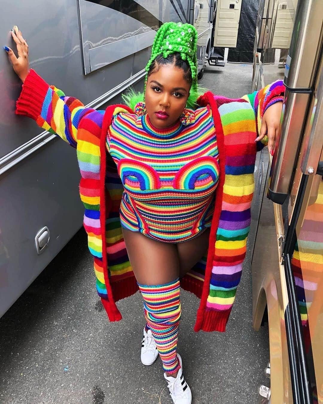 Teen Vogueさんのインスタグラム写真 - (Teen VogueInstagram)「Me: "I think I might go for a more understated look this #pride." Also me: [stares in rainbow] (#regram: @lizzobeeating, 🌈🧥: @disgraceny)」6月29日 0時49分 - teenvogue