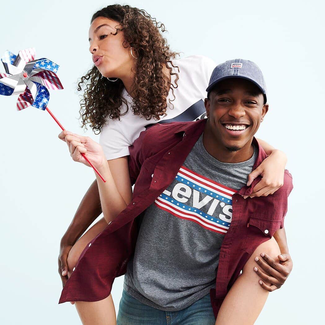 ロック&リパブリックのインスタグラム：「Life, liberty and the pursuit of iconic style. Tap to shop Levi’s. #Kohls」