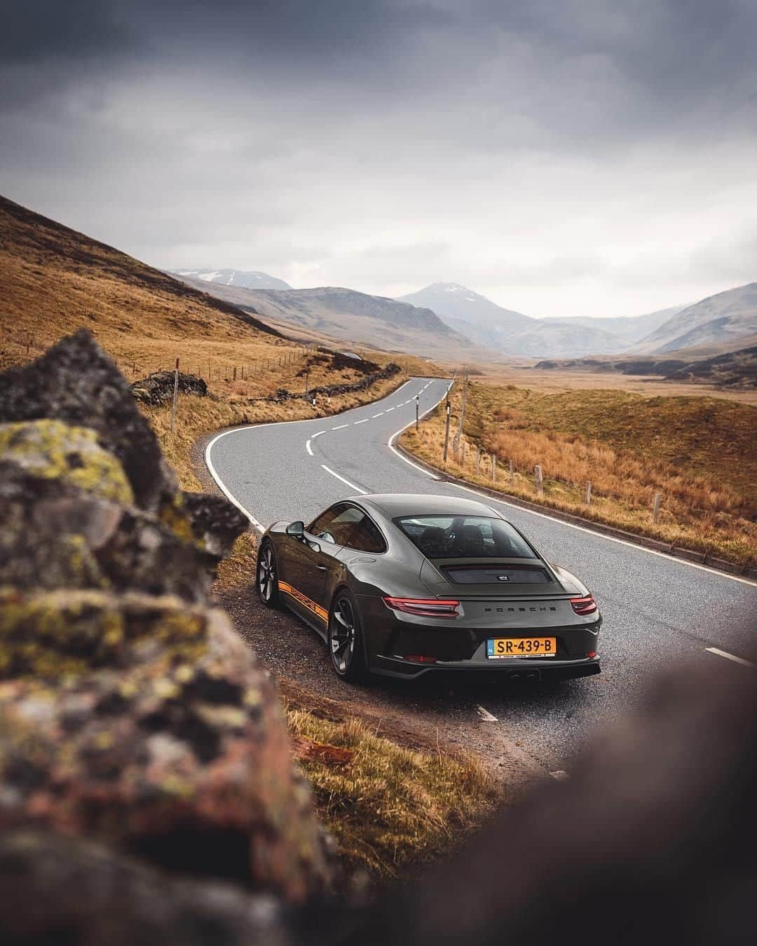 Porscheさんのインスタグラム写真 - (PorscheInstagram)「An appetite for open roads.  #PorscheMoment #TimelessMachine #GT3Touring #Porsche911 #991 #Porsche (📷: @nielskeekstra) __ Combined fuel consumption in accordance with EU 6: 911 GT3 with Touring Package: 13,3 l/100 km; CO2 emissions: 302 g/km」6月29日 1時00分 - porsche