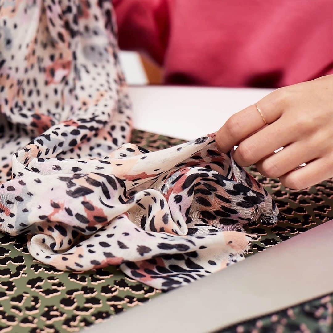 アクセサライズのインスタグラム：「Designed with sustainability at the forefront, all our new lightweight scarves are now made entirely from recycled polyester or bamboo. In our latest Design Stories we speak to one the talented members of our in-house studio team in London about the eco-conscious credentials of the latest arrivals. 🔍 Scarf - 872889900  Tap the link in the bio to read more on the blog now.  #Accessorize #sustainablefashion #sustainability #DesignStories」