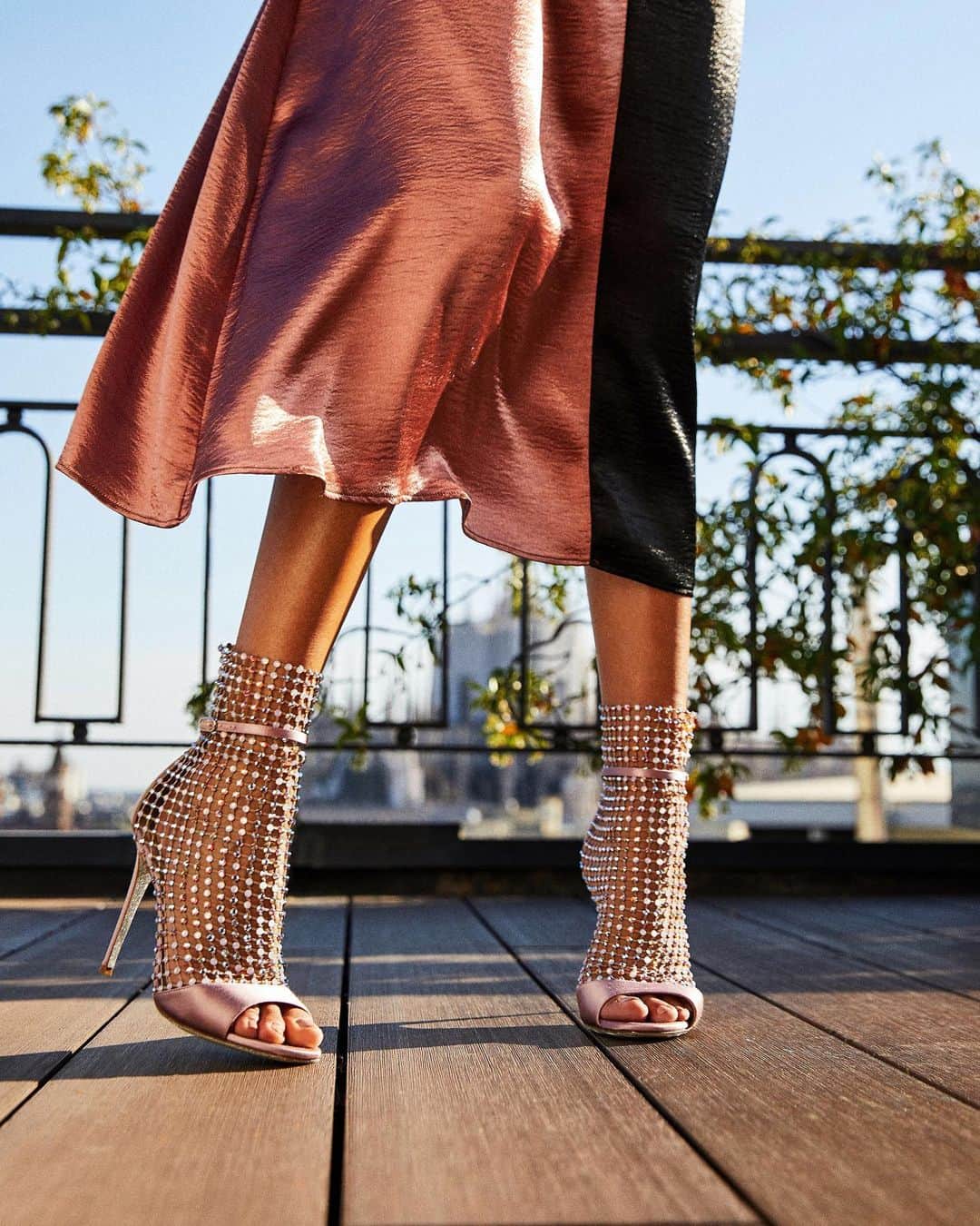 のインスタグラム：「There’s a chance for you to be iconic. Take it. Wear the preciousness of #CaovillaGalaxia and every step you’ll take will sparkle like never before.  #WalkOnTop . . . . #ReneCaovilla #CaovillaDream」