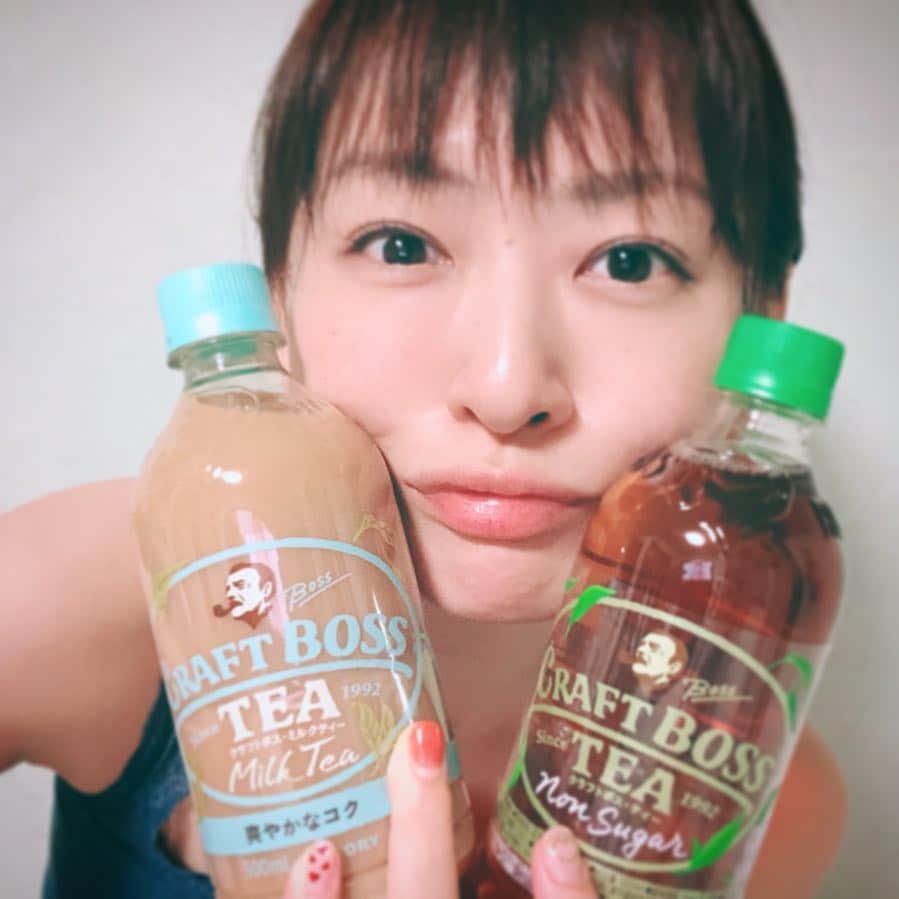 のインスタグラム：「* サントリー クラフトボス様の 「新しいミルクティー、狙いよりおいしくできちゃった記念！キャンペーン」でクラフトボスTEA無糖andミルクティーのセットが届きました👼 ごくごく飲めちゃうすっきりミルクティー🍀 ボトルも可愛い♥︎︎ #クラフトボスミルクティーを飲んだ正直な感想  #くらふとぼす  #クラフトボス  #無糖 #紅茶 #suntory #サントリー #ミルクティー  #脇田唯」
