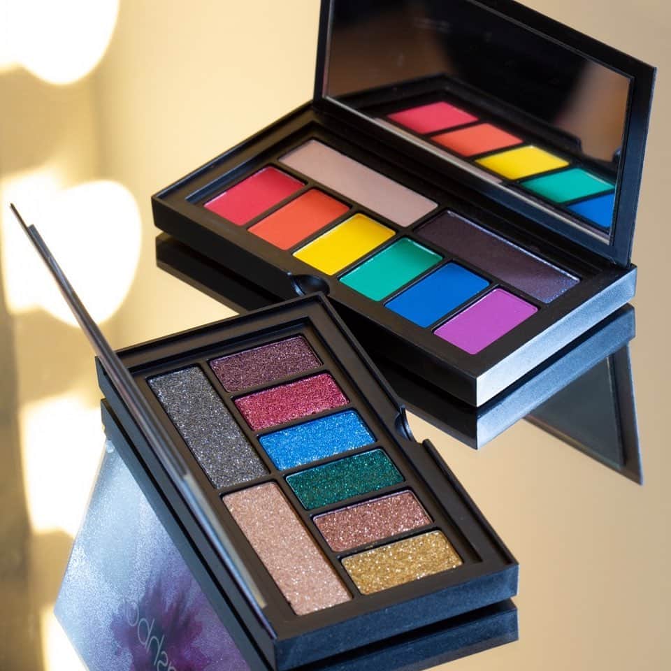 Smashboxのインスタグラム：「Rainbow palettes are here for all the #pride party situations you may find yourself in this weekend. ⠀⠀⠀⠀⠀⠀⠀⠀⠀ Cover Shot Eye Palette comes in matte and glitter finishes, just so you know.🌈✨」