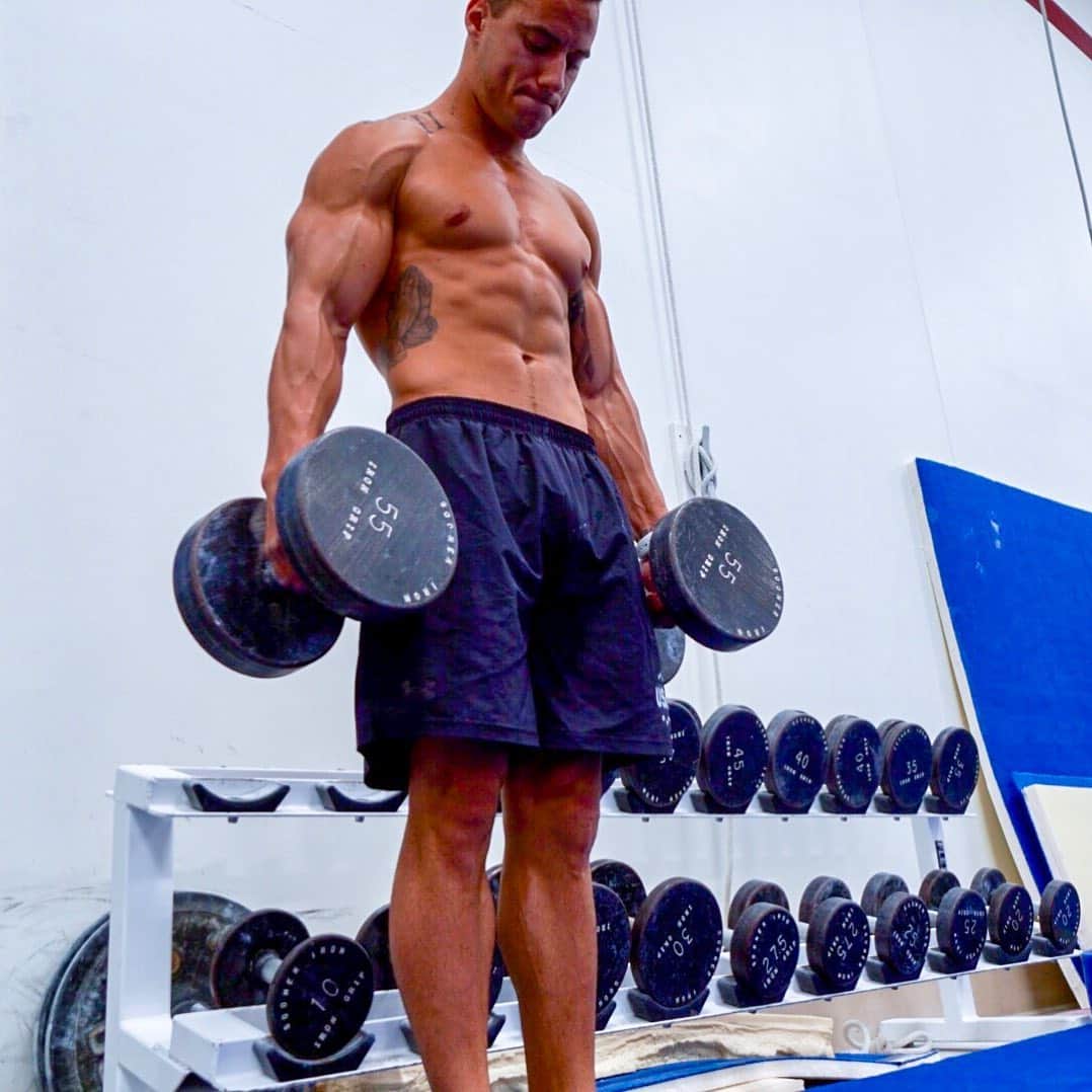 ジェイコブ・ダルトンのインスタグラム：「Back in the leaner days! It’s been fun to eat a littler more and enjoy not having to be so light for gymnastics but definitely miss the feeling! Time to lean out again? Who knows 🤔  Head over to @kagedmusclesupps to check out the stack I use 💪🏼 💯  #kagedmusclesupps #evolvewithus」
