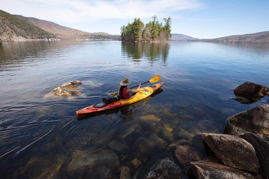 National Geographic Travelさんのインスタグラム写真 - (National Geographic TravelInstagram)「Photo by @jodymacdonaldphoto // Sponsored by @visitnh // If you’re looking for a summer getaway with a beautiful uncrowded beach, numerous hiking trails, and campsites next to crystal clear water, then Newfound Lake near Grafton, New Hampshire, should be next on your vacation list. Considered to be one of the cleanest lakes in the world, Newfound Lake has 22 miles of pristine shoreline that make a perfect summer playground where you can kayak, fish, hike, or spend a day at the beach. One of New Hampshire’s hidden gems, it is the perfect place to immerse yourself in nature and get away from it all. // Whether your idea of fun is camping, hiking, or visiting wineries, summer is a time for the “Live Free” state to really shine. See more of what you can explore in New Hampshire at @visitnh.」6月29日 1時19分 - natgeotravel
